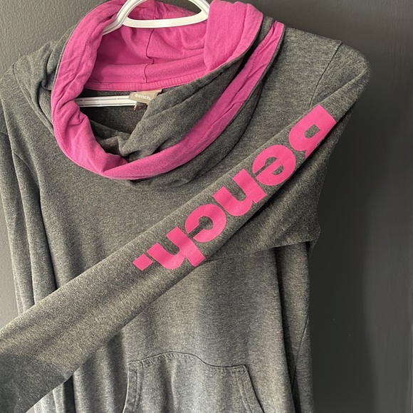 Cowl neck bench sweatshirt - Picture 2 of 4